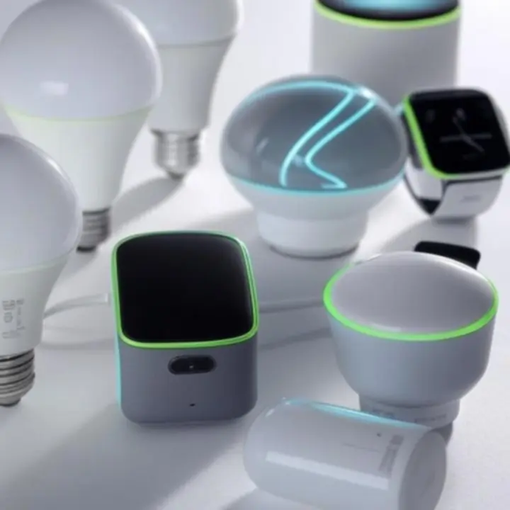 Promocyjne banery z inteligentnymi urządzeniami elektronicznymi